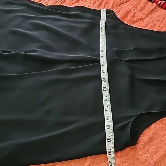 Vince Camuto's Blk breezy blouse lightens up your workweek. Sz. Small - Picture 7 of 9